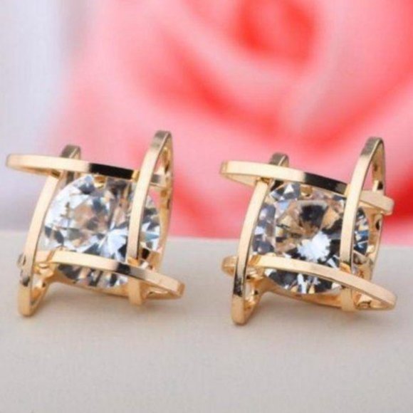 🌸*NEW Gold 3D Solicatire Diamond Caged Studs🌸 - Picture 4 of 5